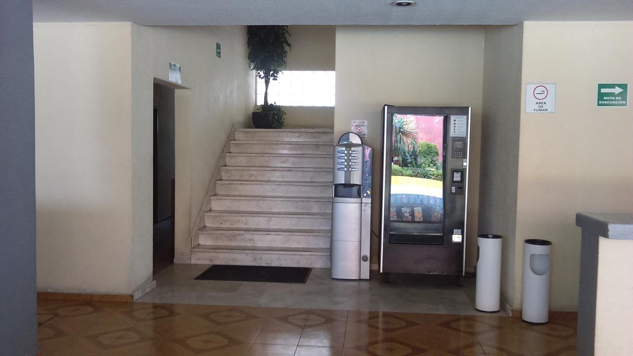 Hotel Aeropuerto Толука Екстериор снимка