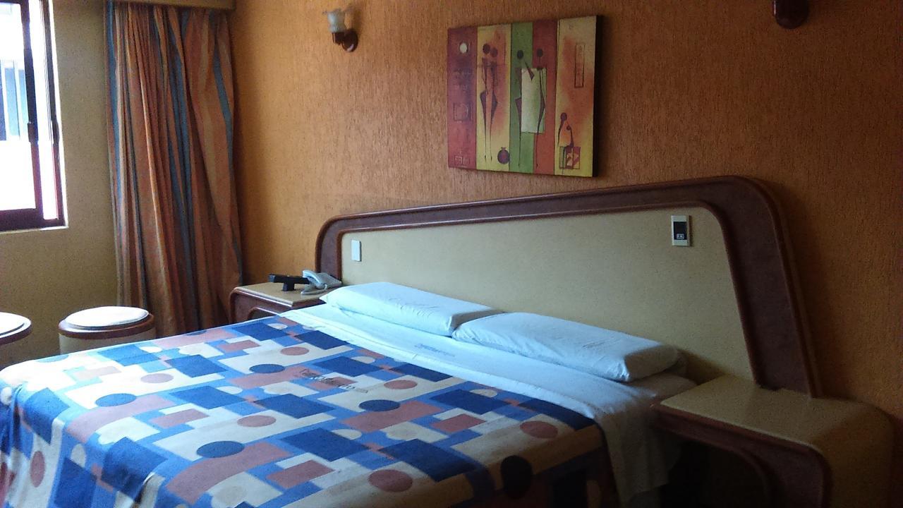 Hotel Aeropuerto Толука Екстериор снимка