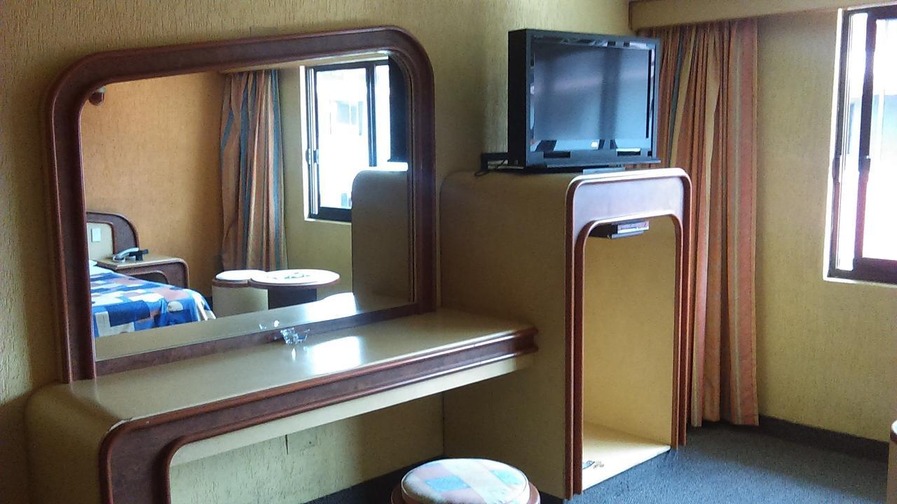 Hotel Aeropuerto Толука Екстериор снимка