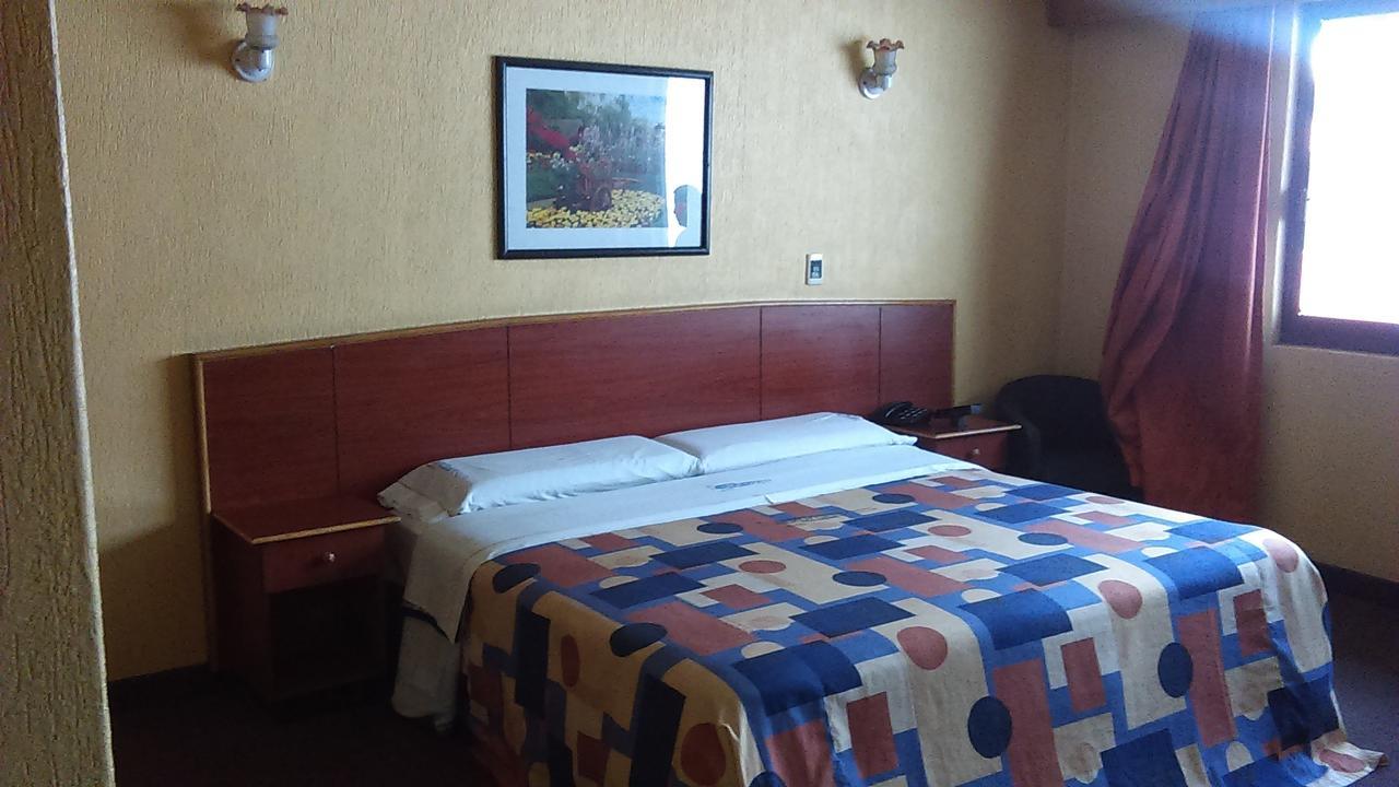 Hotel Aeropuerto Толука Екстериор снимка