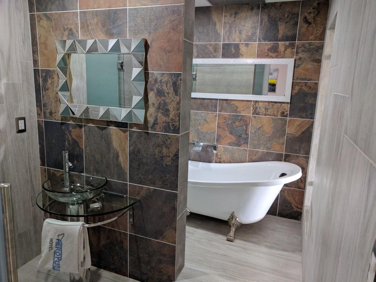 Hotel Aeropuerto Толука Екстериор снимка