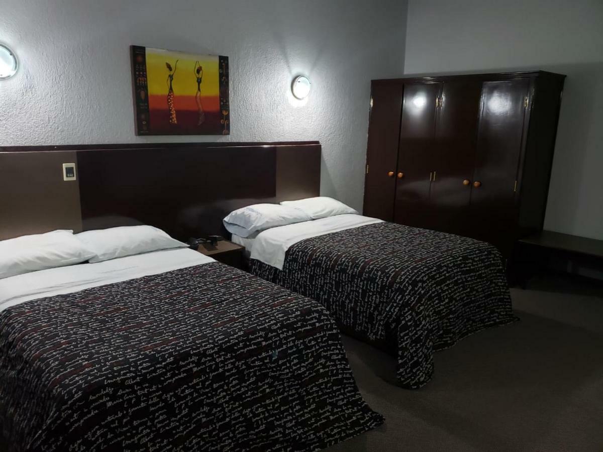 Hotel Aeropuerto Толука Екстериор снимка