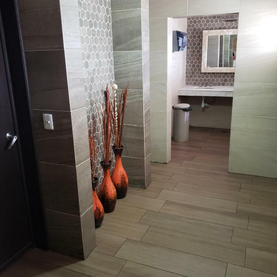 Hotel Aeropuerto Толука Екстериор снимка