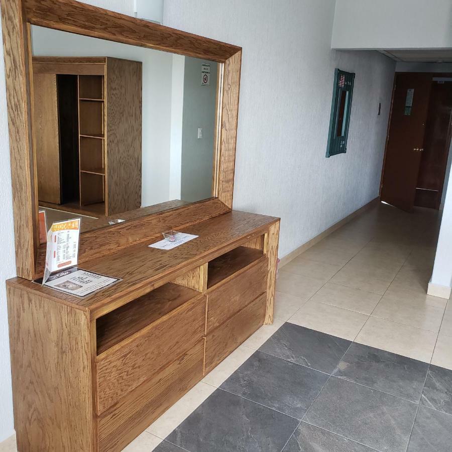Hotel Aeropuerto Толука Екстериор снимка