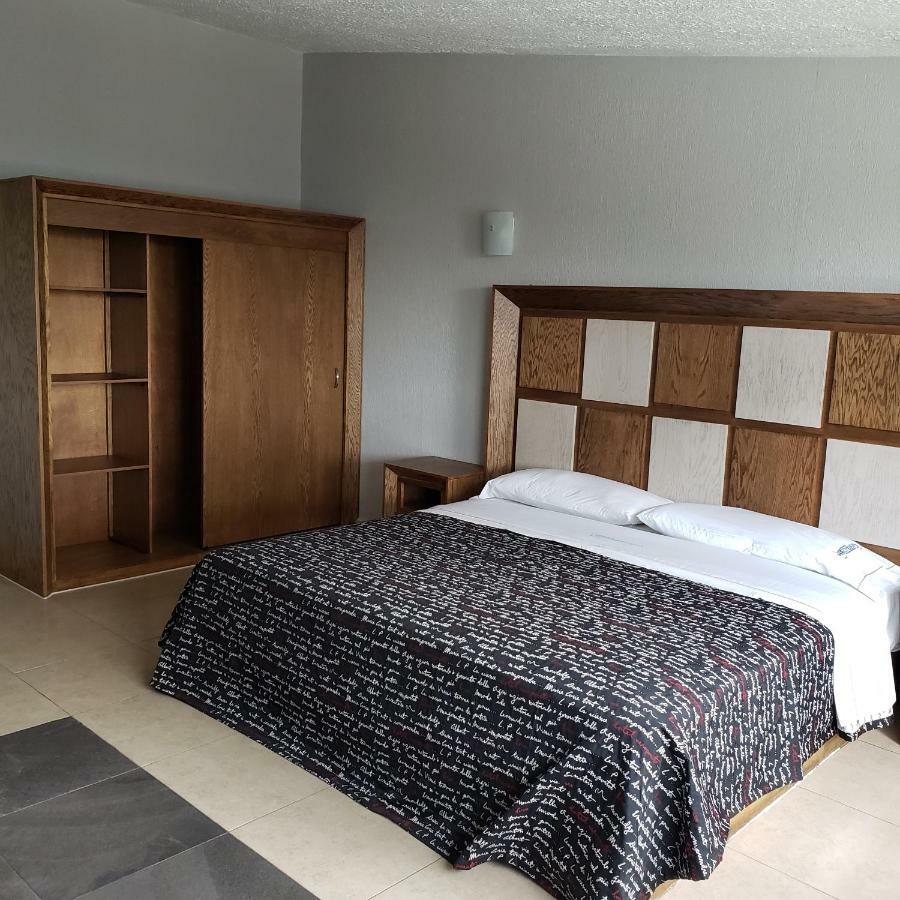 Hotel Aeropuerto Толука Екстериор снимка