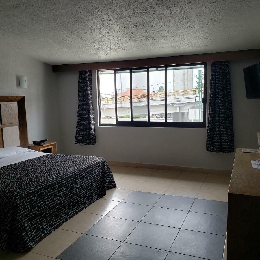 Hotel Aeropuerto Толука Екстериор снимка