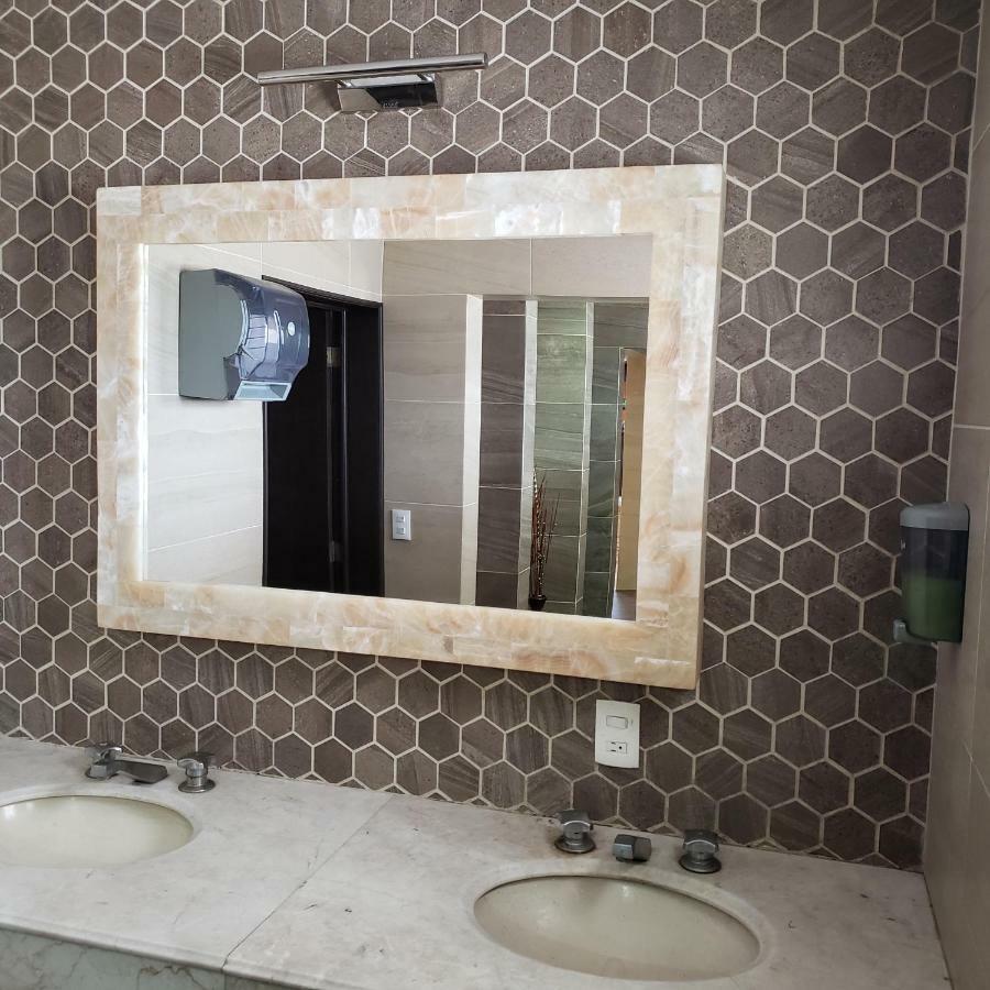 Hotel Aeropuerto Толука Екстериор снимка